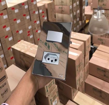 Imagem de Cj Paralelo + Tomada 10A 4X2 - Recta Espelhada Prata Gloss