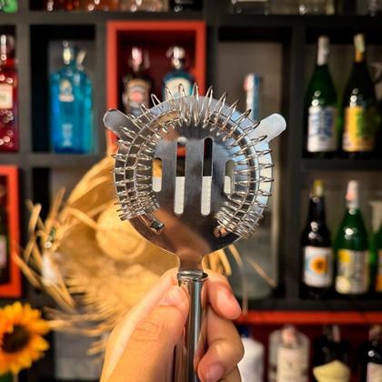 Imagem de Coador de Coquetéis Strainer em Inox Cabo Longo 2 Apoios