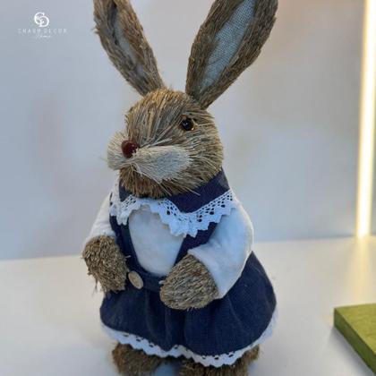 Imagem de Coelho de Páscoa Fêmea de Palha Azul e Branco 33x14x14cm