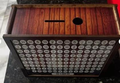 Imagem de Cofrinho Cofre Guardar Dinheiro Fácil Caixa Woodbox 5 mil Original  Realize Seus Sonhos