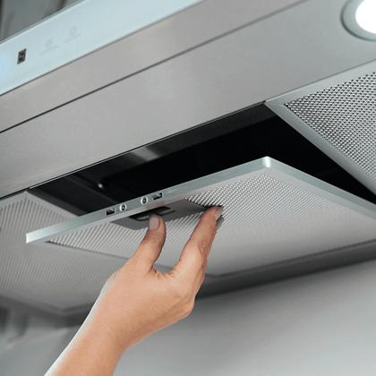 Imagem de Coifa de parede infinity 90 cm vidro digital touch preto 127v - fischer