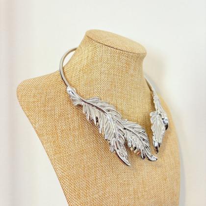Imagem de Colar Choker de Aro com Folhas em Metal