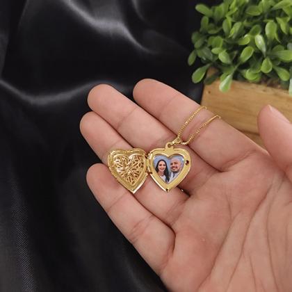 Imagem de Colar com 1 foto relicário coração telado pequeno folheado a ouro 18k