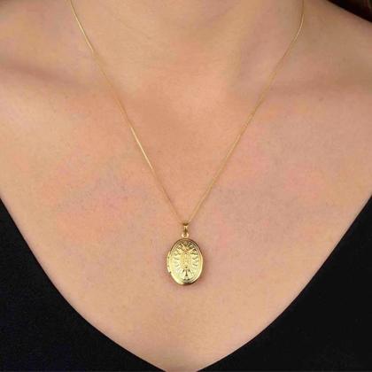 Imagem de Colar Com 2 Fotos Relicário Oval Arabesco Ouro 18k Banhado