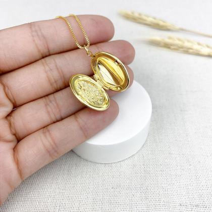 Imagem de Colar Com 2 Fotos Relicário Oval Arabesco Ouro 18k Banhado