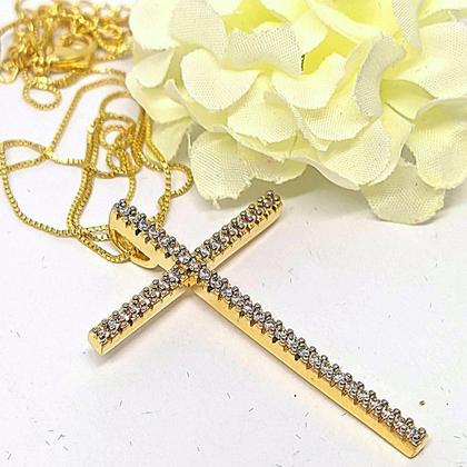 Colar Com Pingente Cruz Semijoia Banhada A Ouro 18k - Divinário Imagem de Colar Com Pingente Cruz Semijoia Banhada A Ouro 18k