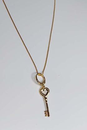 Imagem de Colar com Pingente de Chave com Argolinha Banhado em Ouro 18k