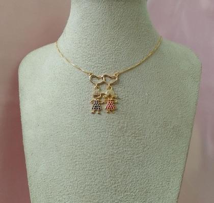 Imagem de Colar com Pingente de Filhos Casal, Duas Meninas, Dois Meninos Banhado a Ouro 18k