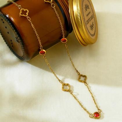 Imagem de Colar com Pingente de Flor de Trevo de Quatro Folhas com Zircônia Vermelha - Joia de Aço Inoxidável