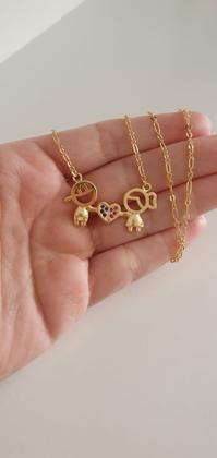 Imagem de Colar com Pingente filho filha com zircônia coloridas banhado ouro18k