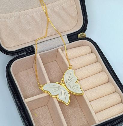 Imagem de Colar Corrente Feminino com Pingente Borboleta Grande Madrepérola Folheado Ouro 18k Gargantilha 45cm Tendência