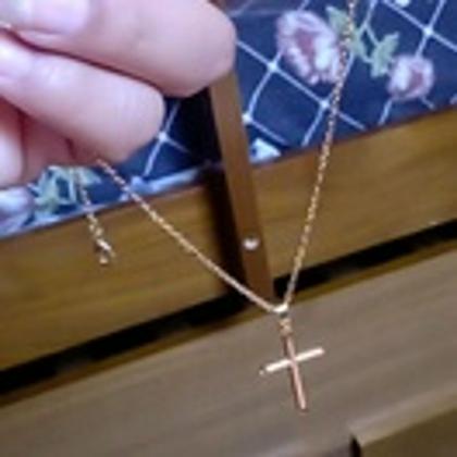 Imagem de colar corrente mini cruz crucifixo folheado a ouro dourado feminino gargantilha