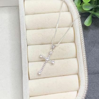 Imagem de Colar cruz cravejada torcida prata 925 banhada semijoia 45cm