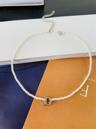 Imagem de Colar de mini Pérolas com Inicial Ouro e Prata Semi Joia