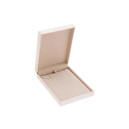 Imagem de Colar de Prata Ródio 5 Corações Cravejados Dia das Mães