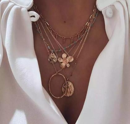 Imagem de Colar Dourado Multicamadas Delicado Pingente Flor ul Gota