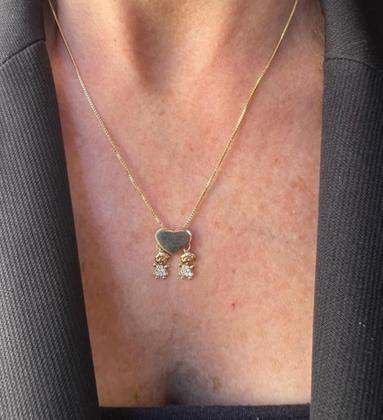 Imagem de Colar duas meninas com coração banhado a ouro 18k