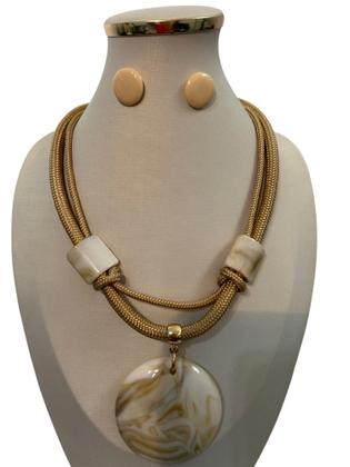 Imagem de Colar Feminino Com Cordão E Resina Kit Com Brinco Tendência