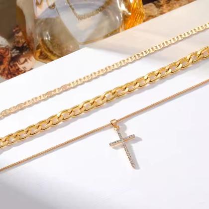 Imagem de Colar Feminino Elegante Crucifixo Banhado A Ouro Brilhantes