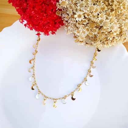 Imagem de Colar Gargantilha Delicado com Pingentes de Lua Crescente Folheado em Ouro 18K Softjoias 