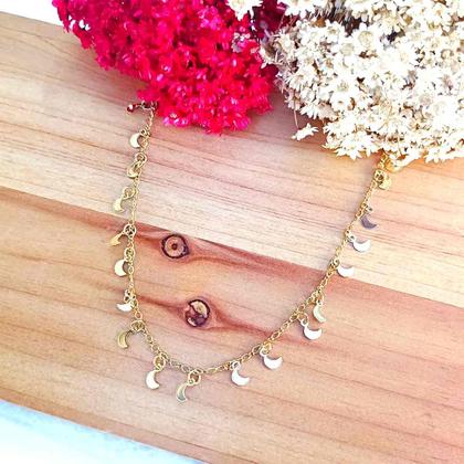 Imagem de Colar Gargantilha Delicado com Pingentes de Lua Crescente Folheado em Ouro 18K Softjoias 