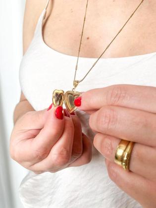 Imagem de Colar Longo com Pingente Relicário - Semijoia Banho de Ouro 18 k