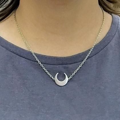 Imagem de Colar Lua Crescente Prateada - Aço Inoxidável