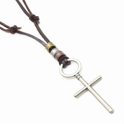 Imagem de Colar Masculino de Couro Com Pingente Cruz