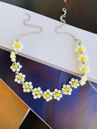 Imagem de Colares choker de miçangas colar de flores margaridas com detalhes em prata