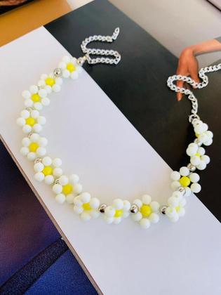 Imagem de Colares choker de miçangas colar de flores margaridas com detalhes em prata