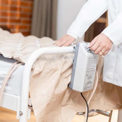 Imagem de Colchão Pneumático Ortopédico Anti Escaras Dellamed Airplus Até 135kg 220v Bege