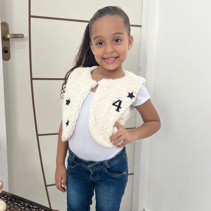 Imagem de Colete Peluciado Menina Com Botão Forrado Estiloso