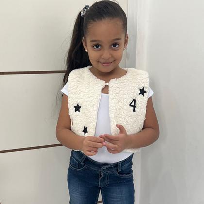 Imagem de Colete Peluciado Menina Com Botão Forrado Estiloso