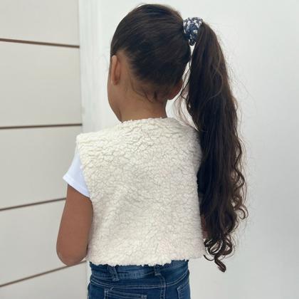 Imagem de Colete Peluciado Menina Com Botão Forrado Estiloso