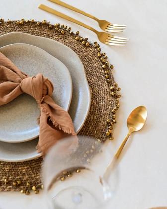 Imagem de Colher de Sobremesa Dourada com Acabamento Elegante
