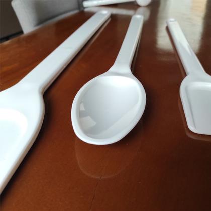 Imagem de Colher Grande para Restaurante Cozinha Industrial 59cm Plástica Branca Mexer Alimentos Cinquetti