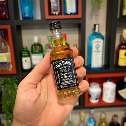 Imagem de Combo 10 Miniaturas de Whisky Jack Daniels 50ml + Caneca