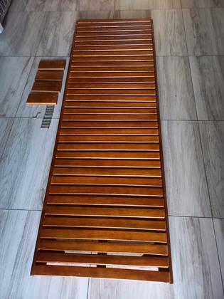 Imagem de Combo com 2 Espreguiçadeiras Ajustáveis de Madeira com Mesinha de Apoio