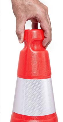 Imagem de Cone para transito Laranja c/ Base quadrada e faixas refletivas.