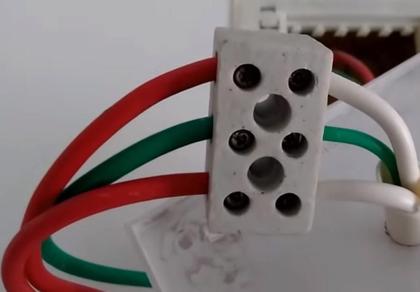 Imagem de Conector Porcelana P/ Chuveiros Bipolar / Tripolar, Cabo de 10mm/16mm 360v Sindal 2 Polos / 3 Polos