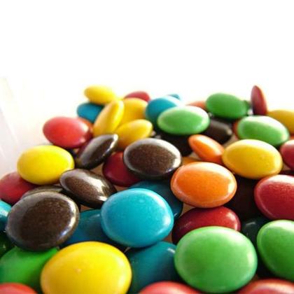 Imagem de Confeito Pastilha Sabor Chocolate Cores Variadas Kit 500g