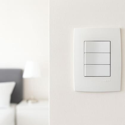 Imagem de Conjunto 4x2 3 Interruptores Simples Pial Plus