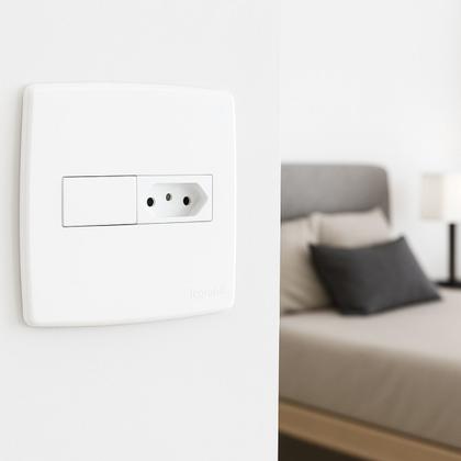 Imagem de Conjunto 4x4 1 Interruptor Simples e 1 Tomada 20A Pial Plus