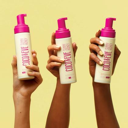 Imagem de Conjunto autobronzeador Coco & Eve Bali Bae Ultra Dark com acessório