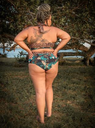 Imagem de Conjunto biquíni plus size cropped  Estampa floresta com animal print