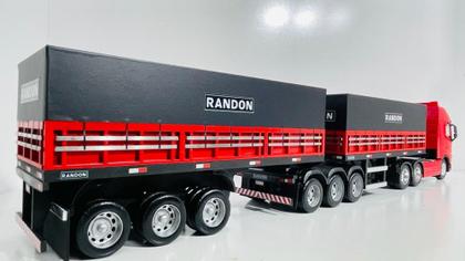 Imagem de Conjunto Bitrem 3x3 Graneleiro Escala 1:32