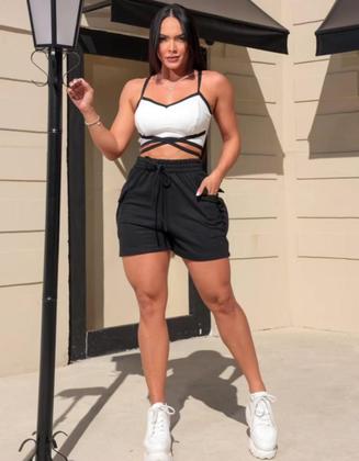 Imagem de Conjunto blogueira    cropped de amarrar com short cargo