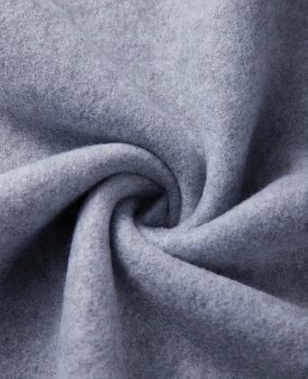 Imagem de Conjunto blusa e calça sem bolsos e sem cordão em moletom flanelado cor cinza claro recomendado para visita em presidio