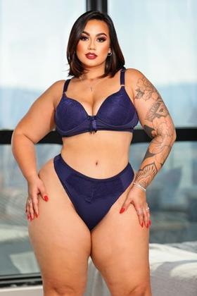 Imagem de Conjunto Calcinha e Sutiã Plus Size Fio Dental Renda Com Bojo