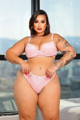 Imagem de Conjunto Calcinha e Sutiã Plus Size Fio Dental Renda Com Bojo